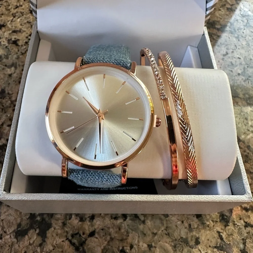 New in box Women's Gold-Tone Denim Strap Watch Set 36.8mm